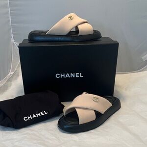 Chanel Interlocking CC Logo Slides